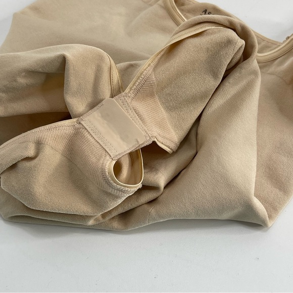 Assets by Spanx Brief Bodysuit Open Bust - Picture 5 of 5